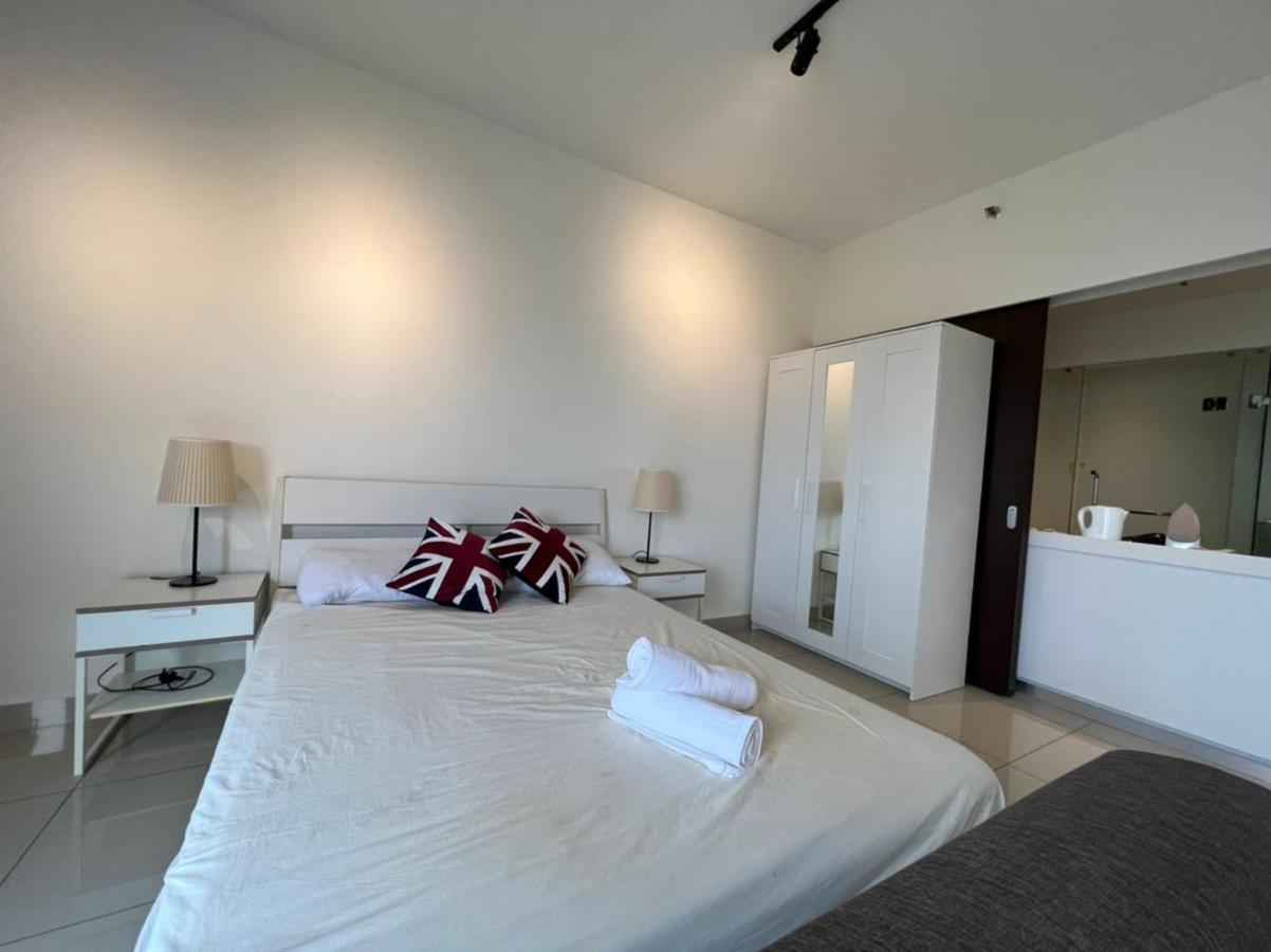 Francesco Suite - Trefoil Setia Alam-Near Setia City Mall & Setia Convention Centre Екстериор снимка
