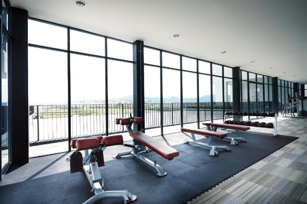 Francesco Suite - Trefoil Setia Alam-Near Setia City Mall & Setia Convention Centre Екстериор снимка